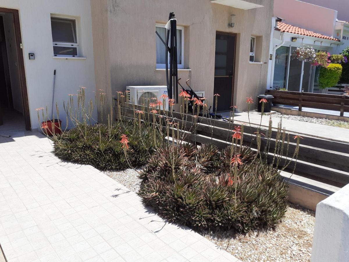 Beautiful 2-Bed House In Mandria Paphos Vila Exterior foto